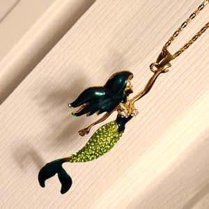 Betsey Johnson Large Mermaid 🧜‍ pendant necklace